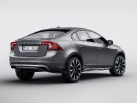 Volvo S60 Cross Country (2015) - picture 2 of 3
