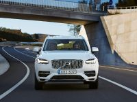 Volvo XC90 T8 Petrol Plug-in Hybrid (2015) - picture 1 of 6