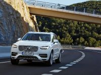 Volvo XC90 T8 Petrol Plug-in Hybrid (2015) - picture 2 of 6