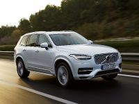 Volvo XC90 T8 Petrol Plug-in Hybrid (2015) - picture 3 of 6