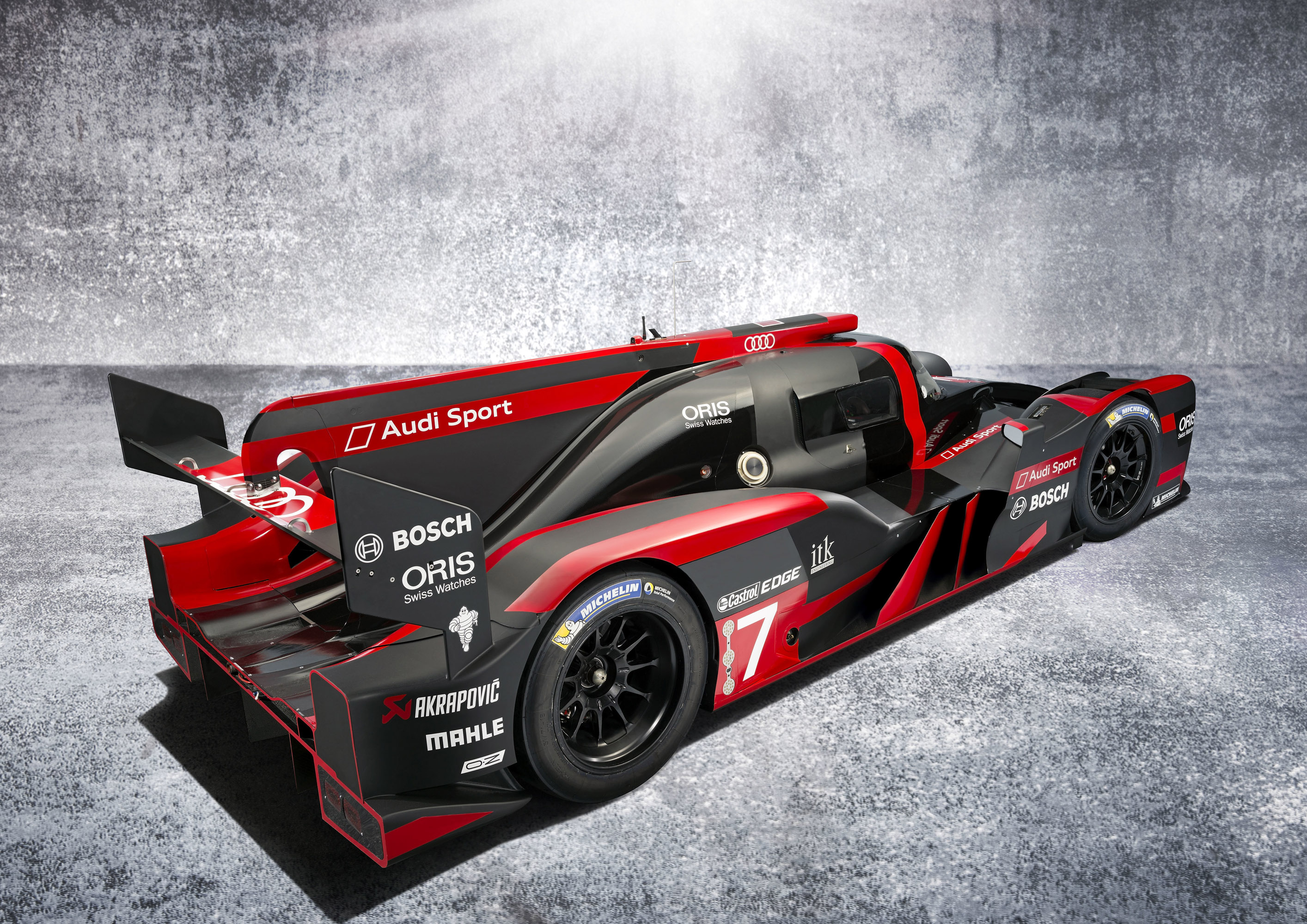 Audi R18