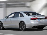 Audi S8 Plus (2016) - picture 2 of 6