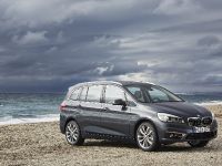BMW 220d xDrive Gran Tourer (2016) - picture 10 of 47