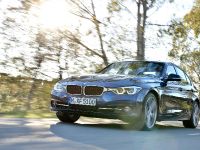 BMW 3 Series Sedan (2016) - picture 2 of 28