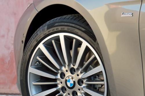 BMW 3 Series Touring (2016) - picture 24 of 27
