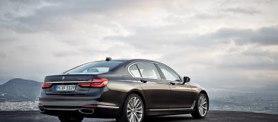 BMW 7 Series (2016) - picture 23 of 48