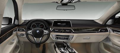 BMW 7 Series (2016) - picture 28 of 48