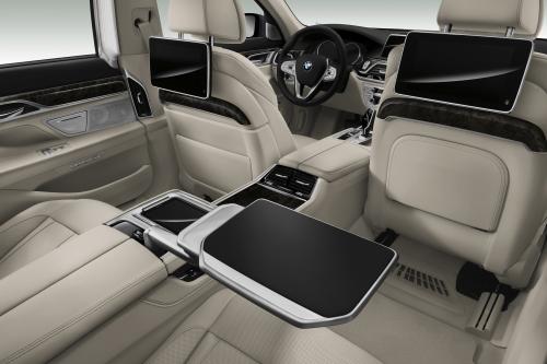 BMW 7 Series (2016) - picture 32 of 48