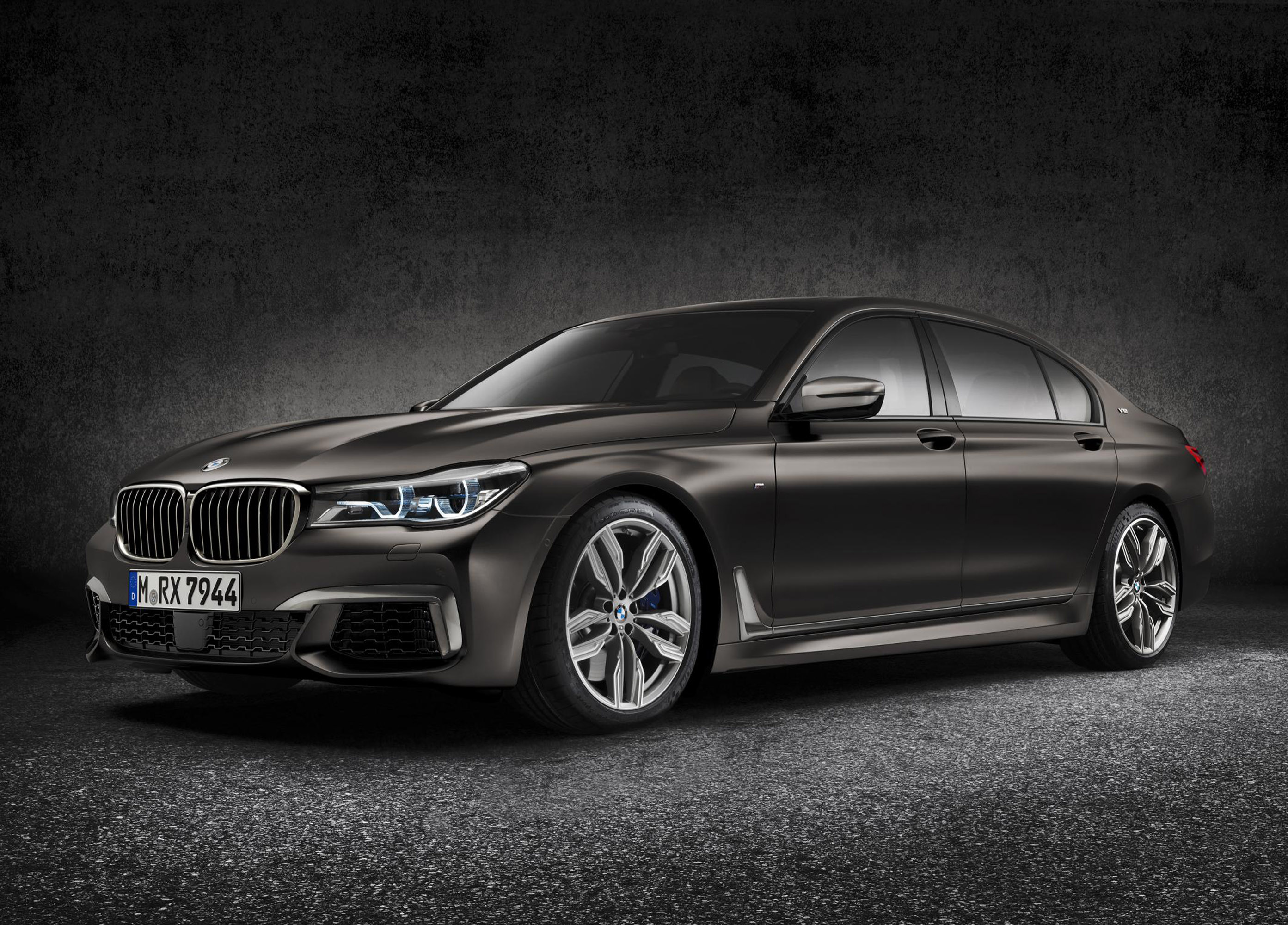 BMW M760Li xDrive V12 Excellence