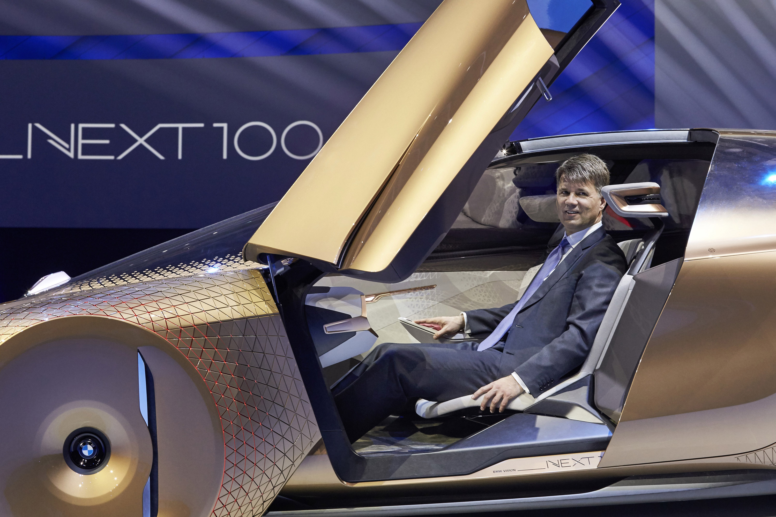 BMW VISION NEXT 100