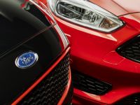 Ford Focus Red and Black Editions (2016) - picture 5 of 7