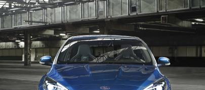 Ford Focus RS (2016) - picture 4 of 5