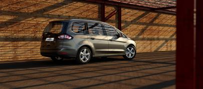 Ford Galaxy (2016) - picture 7 of 18