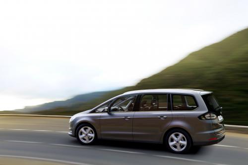 Ford Galaxy (2016) - picture 9 of 18