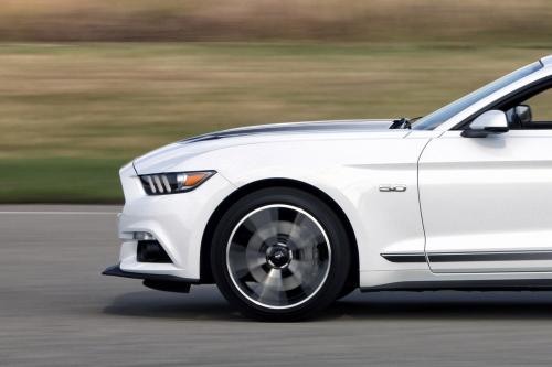 Ford Mustang GT Convertible (2016) - picture 8 of 12
