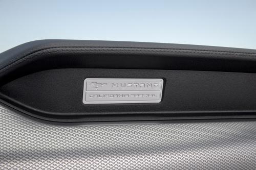 Ford Mustang GT Convertible (2016) - picture 9 of 12