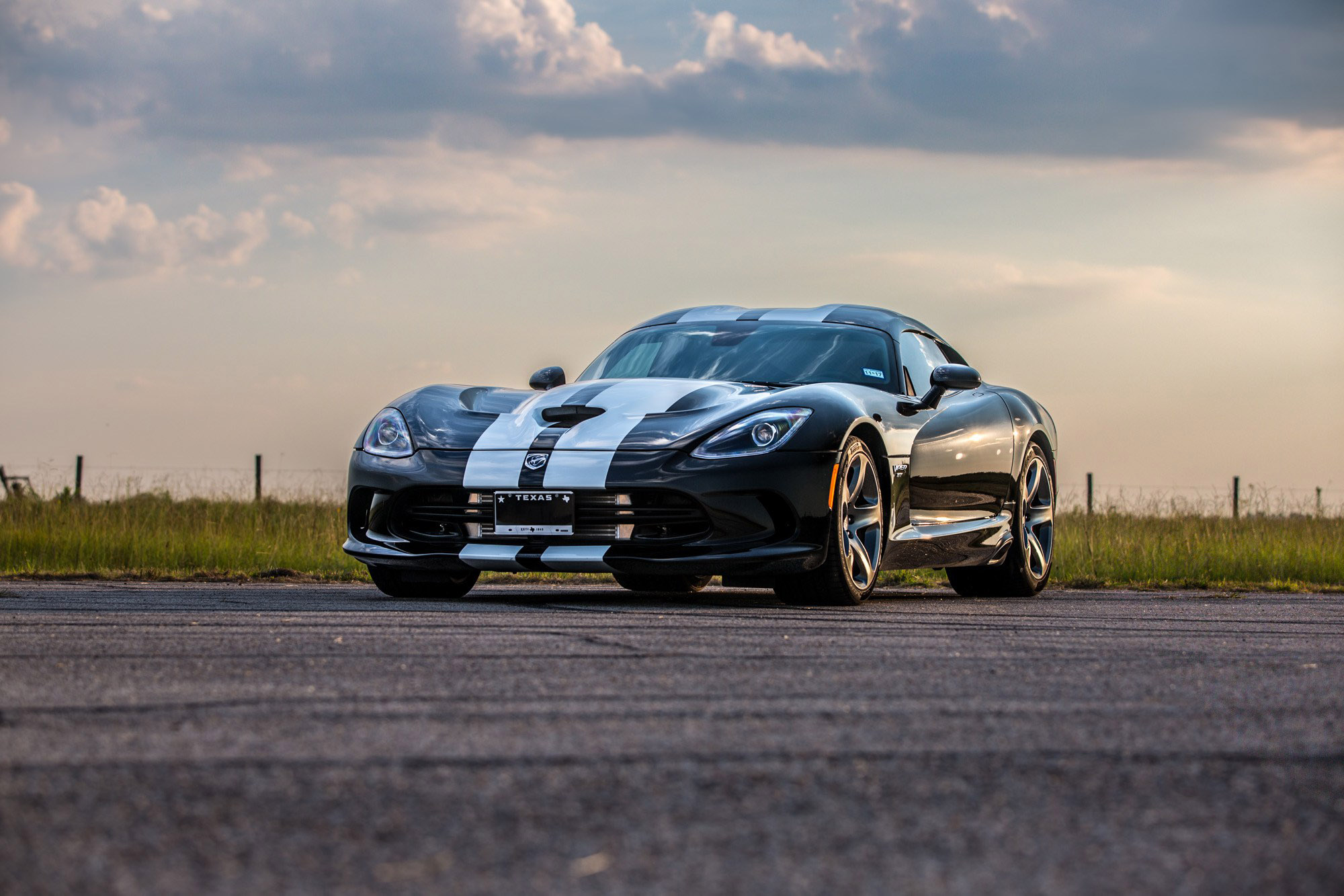 Hennessey Dodge Viper Venom 800 Supercharged