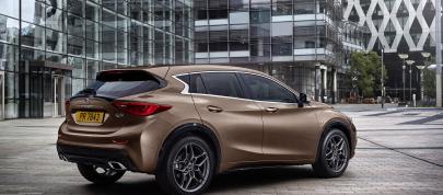 Infiniti Q30 Active Compact (2016) - picture 7 of 19