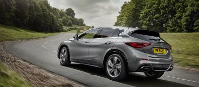 Infiniti Q30 Active Compact (2016) - picture 15 of 19