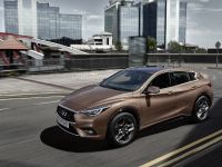 Infiniti Q30 Active Compact (2016) - picture 5 of 19