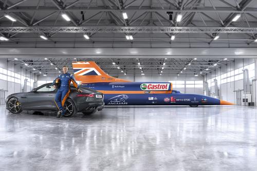 Jaguar F-TYPE R Coupe Instinctive All-Wheel-Drive (2016) - picture 1 of 3