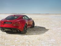 Jaguar F-TYPE R Coupe Instinctive All-Wheel-Drive (2016) - picture 2 of 3