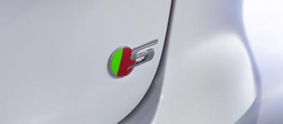 Jaguar XF (2016) - picture 20 of 25