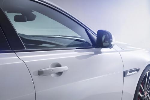 Jaguar XF (2016) - picture 17 of 25