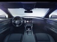 Jaguar XF (2016) - picture 2 of 25