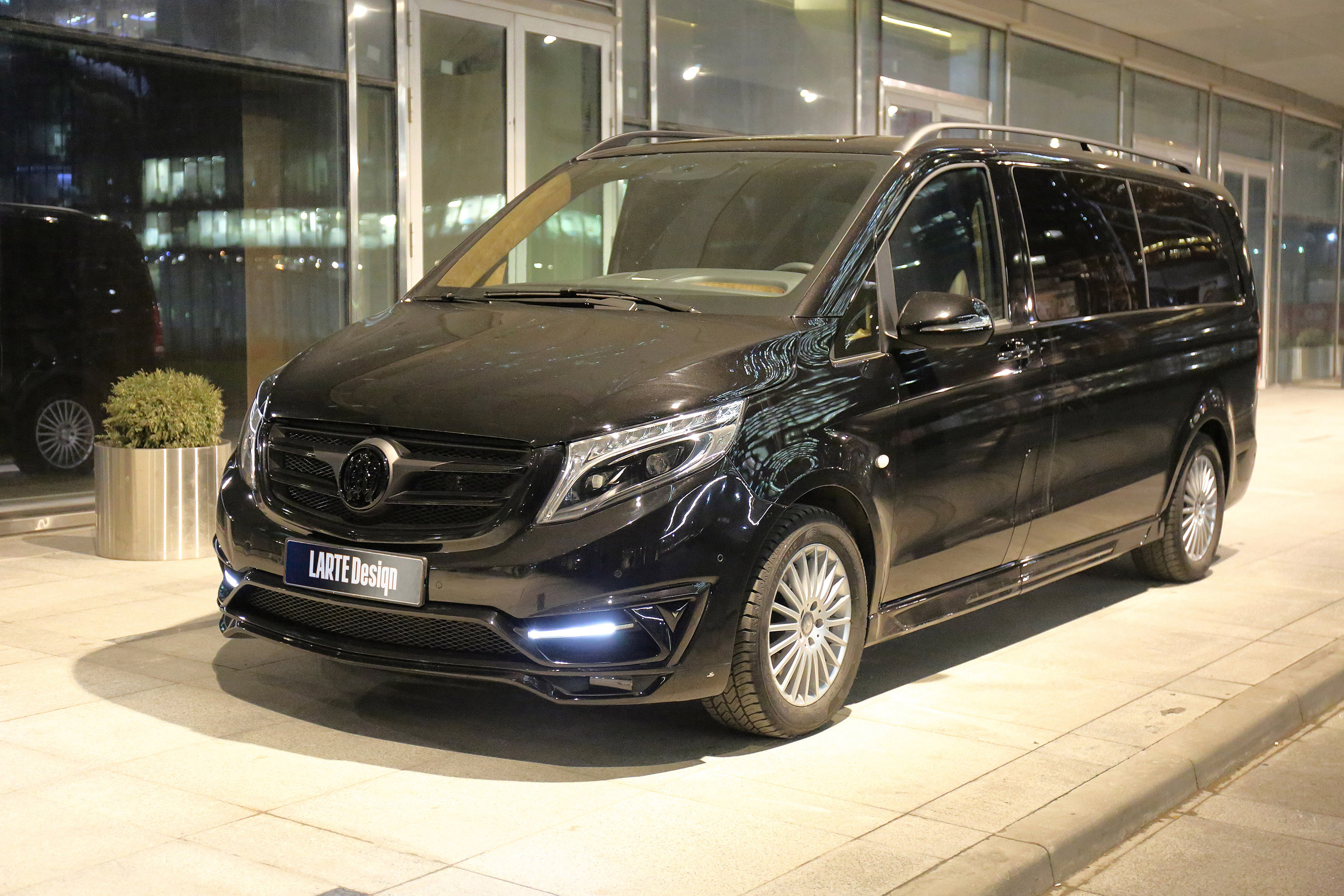 Larte Design Mercedes-Benz V-Class Black Crystal