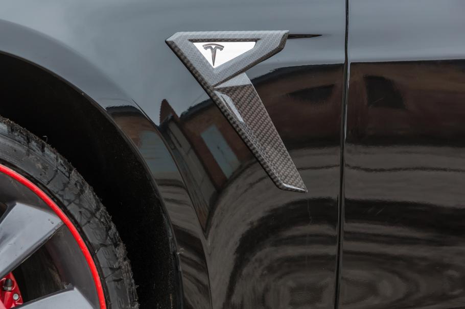 Larte Design Tesla Model S Elizabeta
