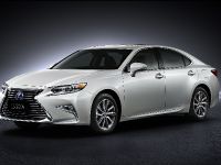 Lexus ES (2016) - picture 2 of 6