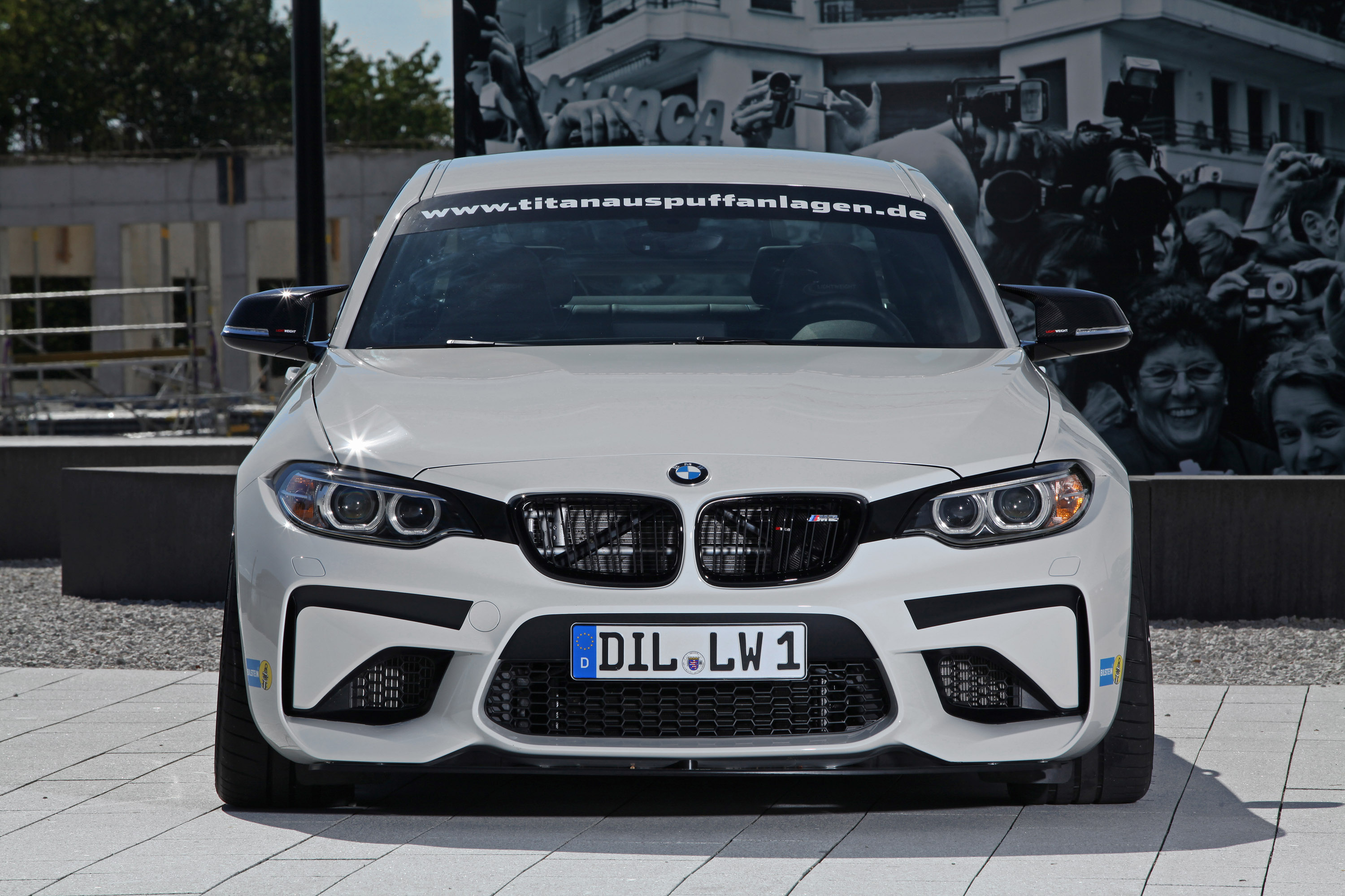 LIGHTWEIGHT team takes a closer look to a BMW M2 vehicle