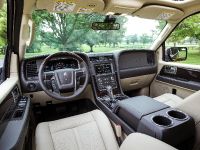 Lincoln Navigator (2016) - picture 2 of 4