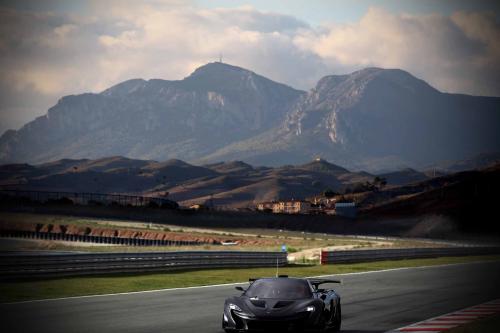 McLaren P1 GTR (2016) - picture 1 of 10