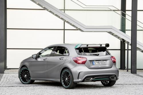 Mercedes-Benz A-Class (2016) - picture 33 of 35