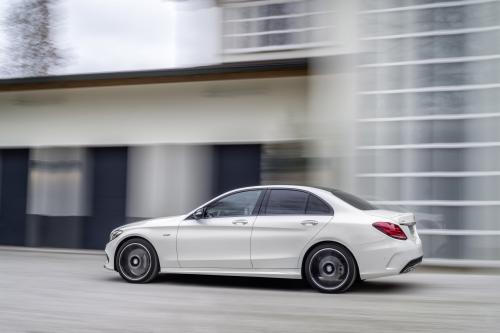 Mercedes-Benz C450 AMG Sport (2016) - picture 9 of 37