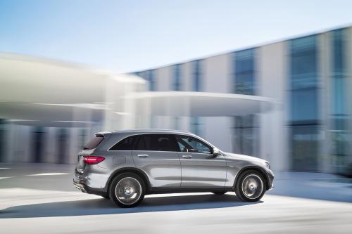 Mercedes-Benz GLC (2016) - picture 25 of 34