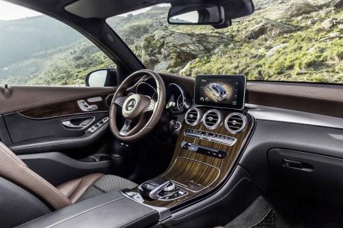 Mercedes-Benz GLC (2016) - picture 33 of 34