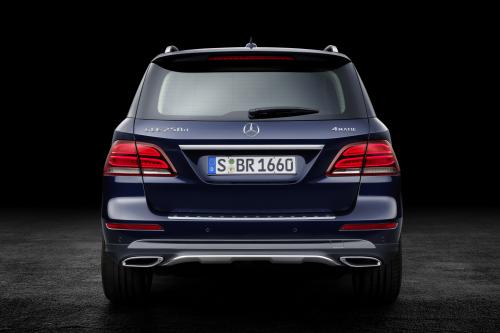 Mercedes-Benz GLE (2016) - picture 32 of 48