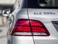 Mercedes-Benz GLE (2016) - picture 35 of 48