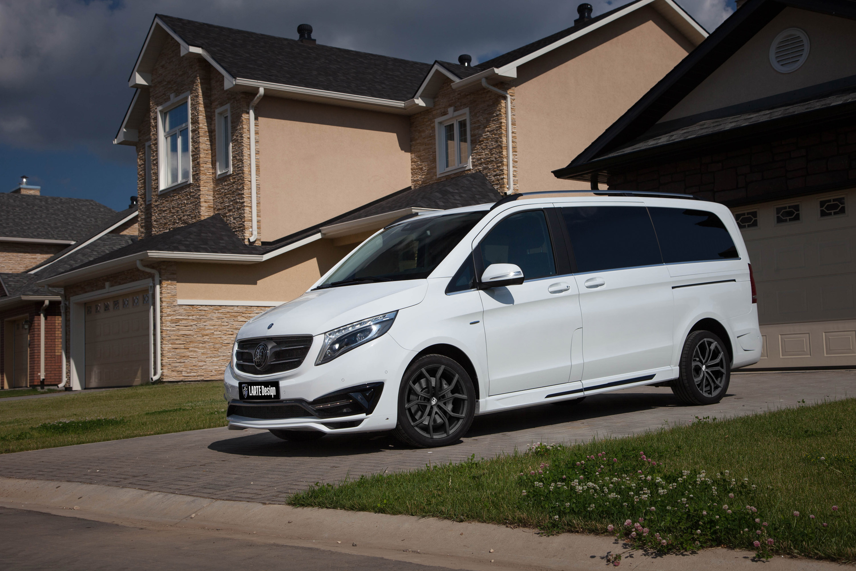 Mercedes-Benz V-Class Black Crystal