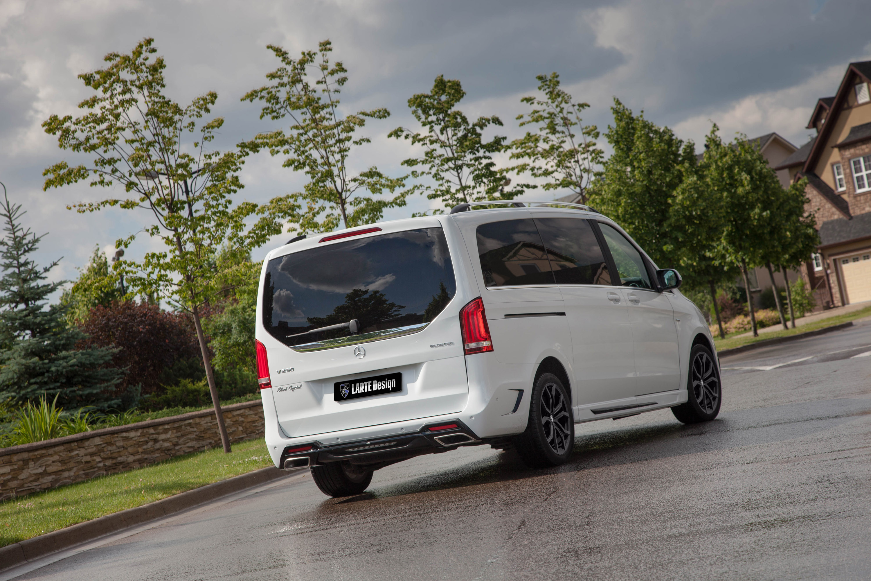 Mercedes-Benz V-Class Black Crystal