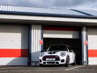 MINI Cooper Works Challenge (2016) - picture 1 of 15