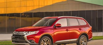 Mitsubishi Outlander (2016) - picture 12 of 24
