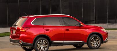 Mitsubishi Outlander (2016) - picture 15 of 24