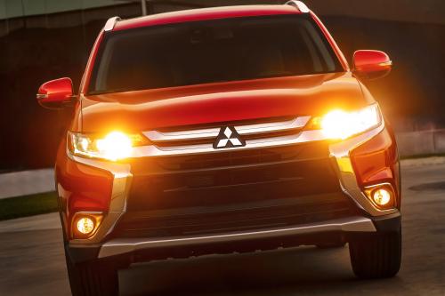 Mitsubishi Outlander (2016) - picture 1 of 24