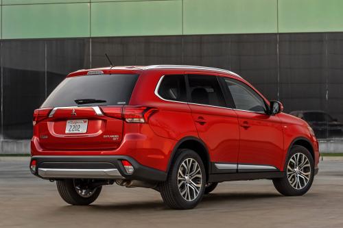 Mitsubishi Outlander (2016) - picture 17 of 24