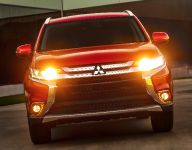 Mitsubishi Outlander (2016) - picture 1 of 24