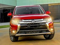 Mitsubishi Outlander (2016) - picture 2 of 24